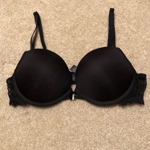 Black push-up bra